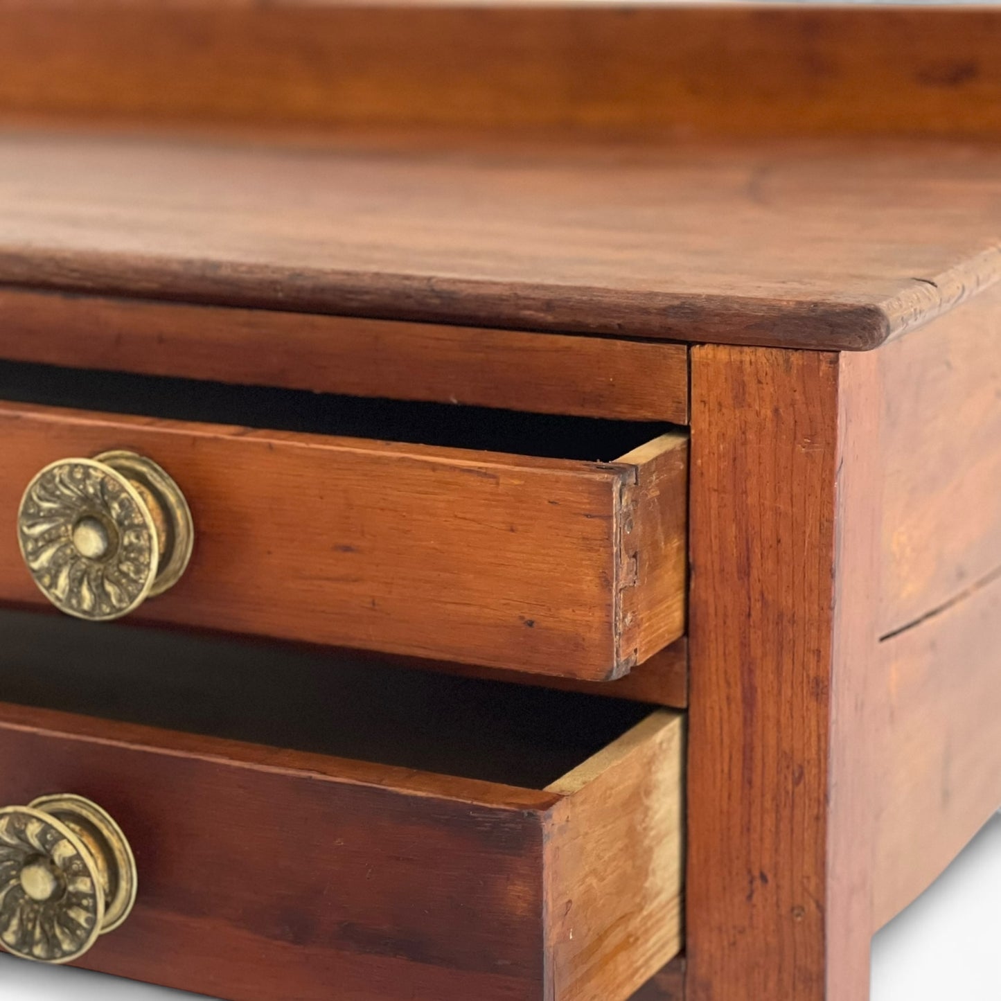 Antique Victorian console with 2 drawers