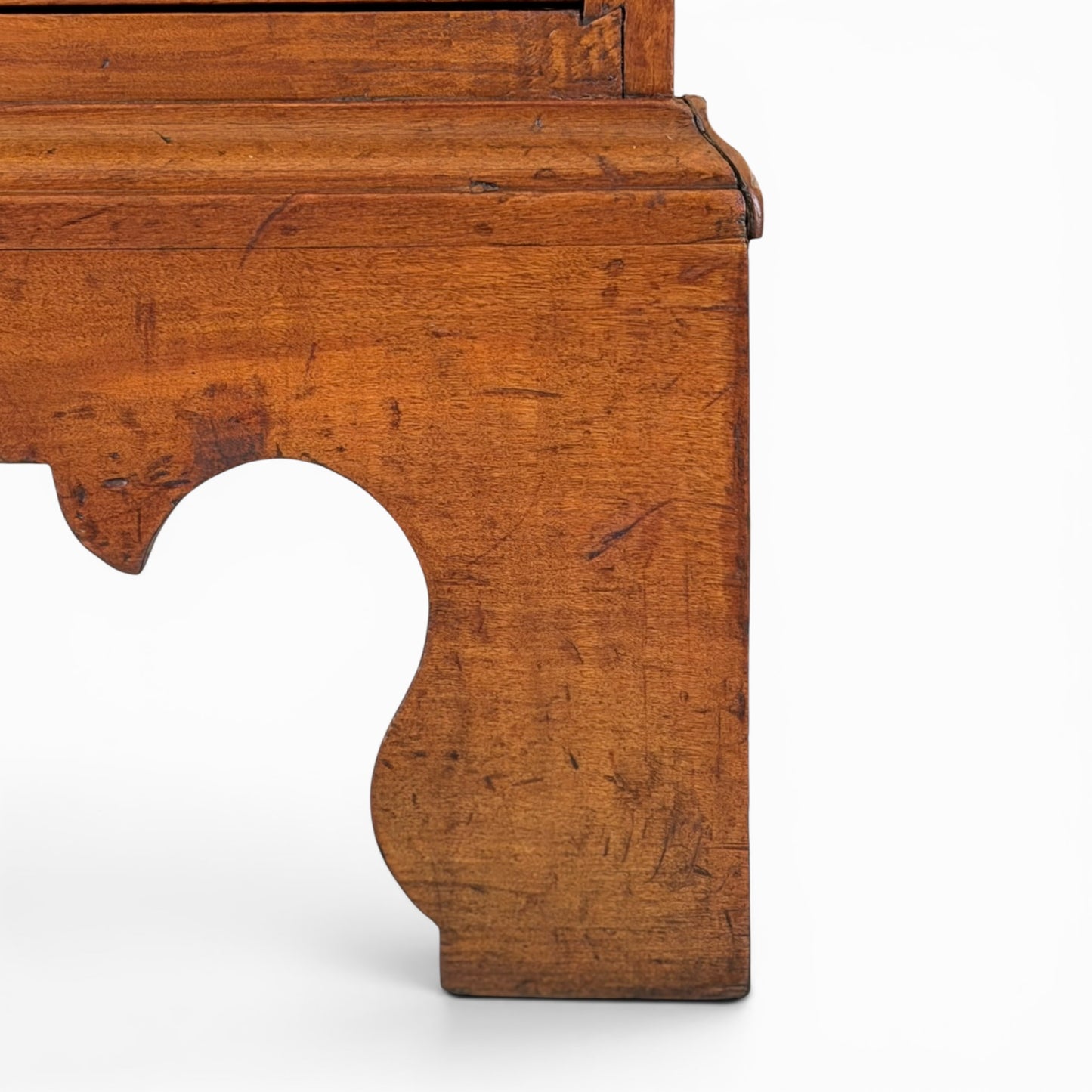 Antique American Federal cherry chest of drawer