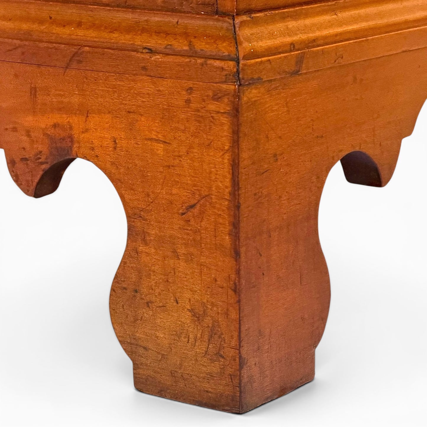 Antique American Federal cherry chest of drawer